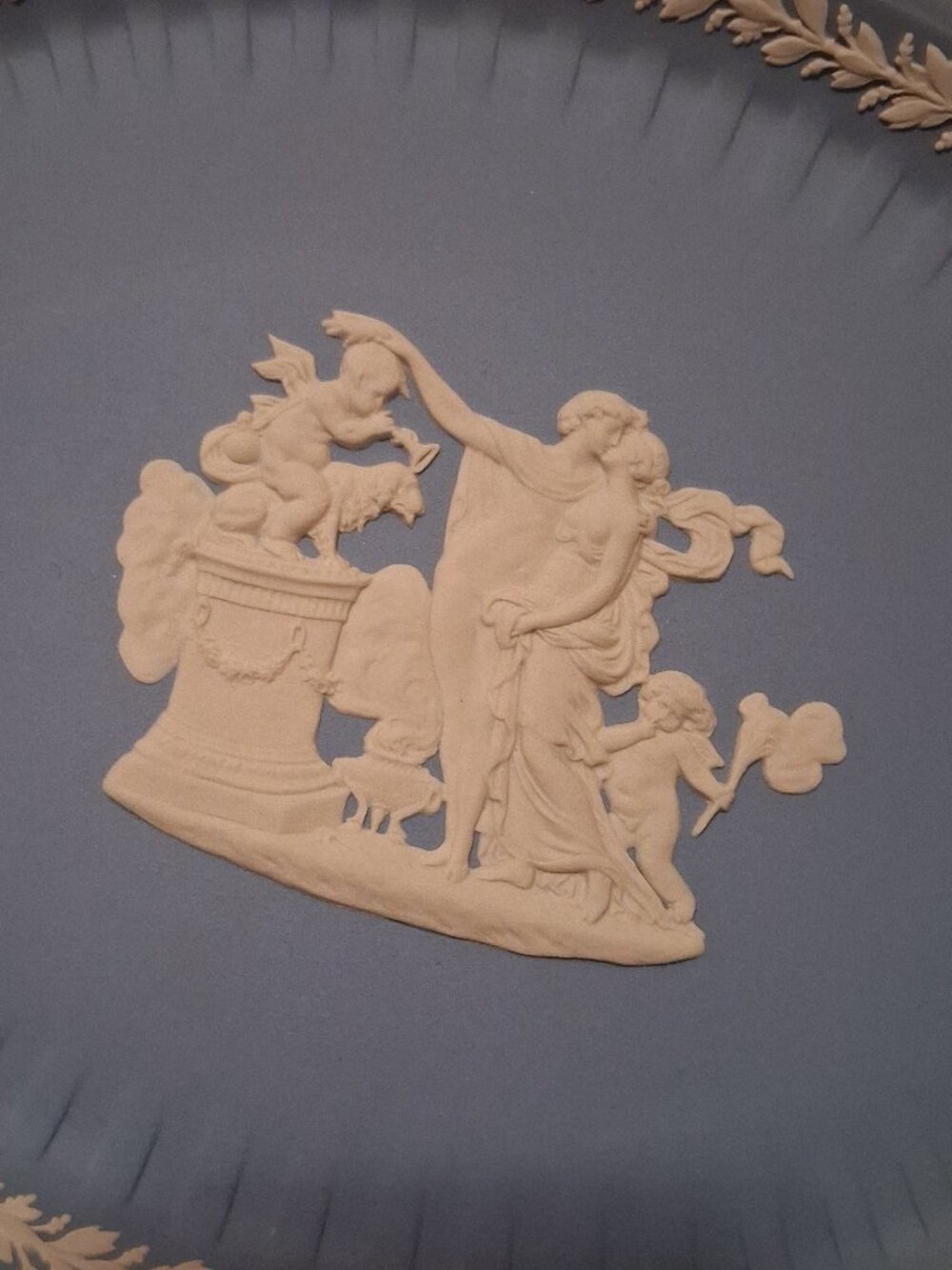 Wedgwood Jasperware Cupid Oval Tray with box - Picture 2 of 3